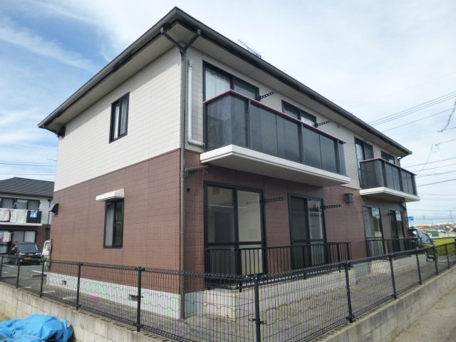 総社市井手のアパートの外観
