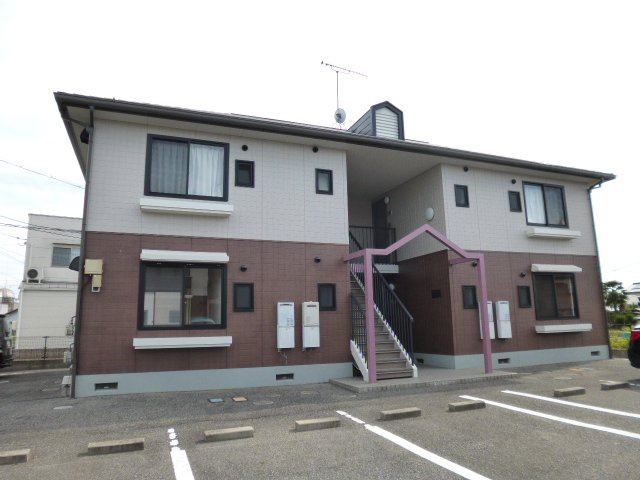 総社市井手のアパートの外観