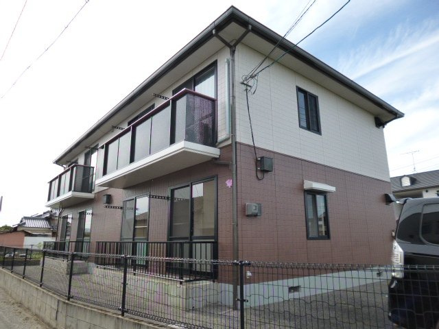 総社市井手のアパートの外観