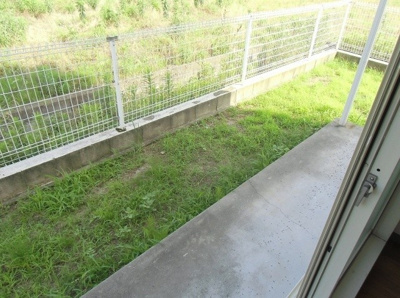 【バルコニー】 | ウエストビレッジⅡ番館 | 庭としても使える広さのバルコニー