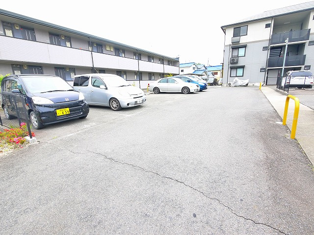 グランドールサンエイの駐車場|駐車場に車を止められます
