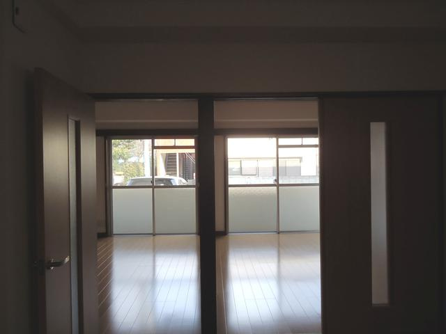 グリーンピア彦春の居間・リビング