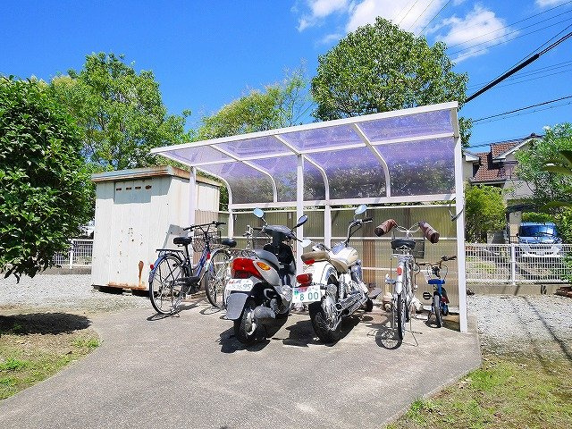 サニーコートD（押熊町）の駐車場