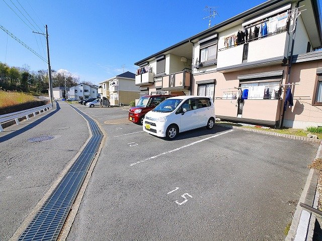 サニーコートD（押熊町）の駐車場