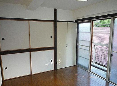 【洋室】 | 富ヶ谷マンション | 空気の入れ替えも出来て、暖かい日は気持ち良いですよ☆☆