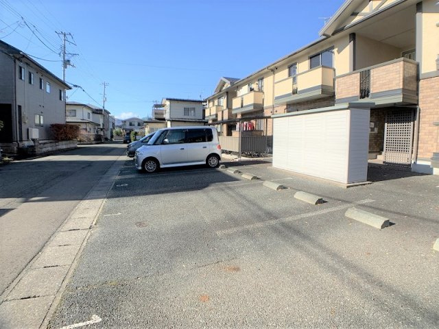 シルフィールドの駐車場