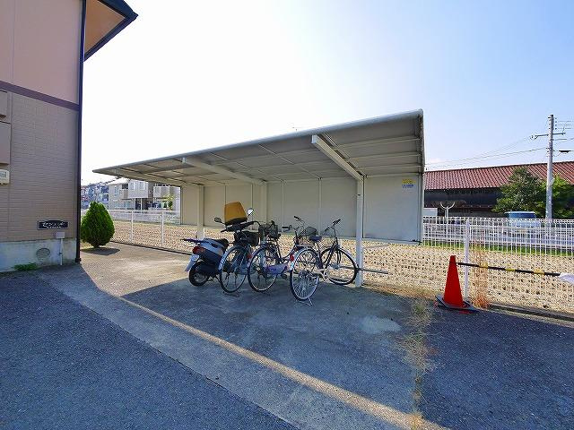 サンリッチのその他共用部分|屋根付き駐輪場です