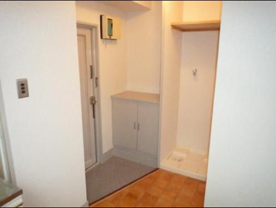 【玄関】 | ハイツ参宮橋 | シューズボックスもあって、靴の収納場所も安心♪