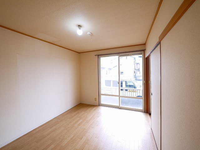 サンコート神殿Ａの洋室|落ち着いた色調の洋室です