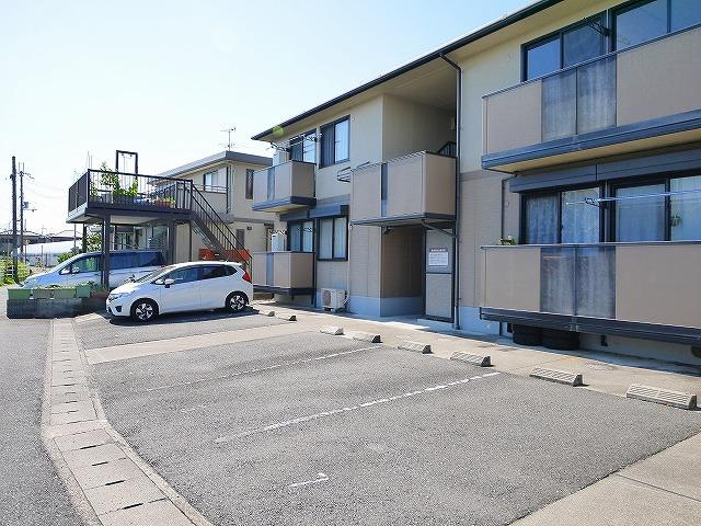 プラムハイツの駐車場|駐車スペースもあります