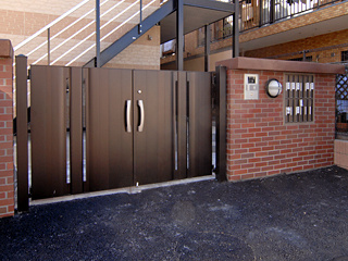 【エントランス】 | Ｊｕ７　Ｐｉｎｅ | オートロックゲート