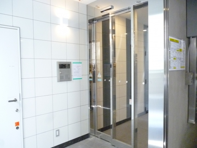 江戸川区西小岩５丁目の賃貸マンションのエントランス