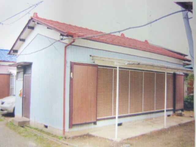 寺田貸家の外観|敷地内に駐車場☆