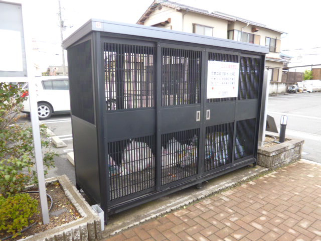 スクエア・レジデンスＢのその他共用部分|敷地内専用ゴミステーション