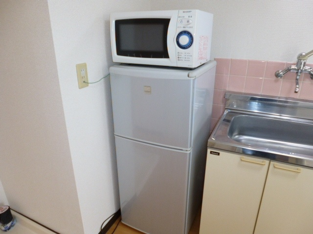 茶屋町エビスコーポのキッチン|冷蔵庫・電子レンジ