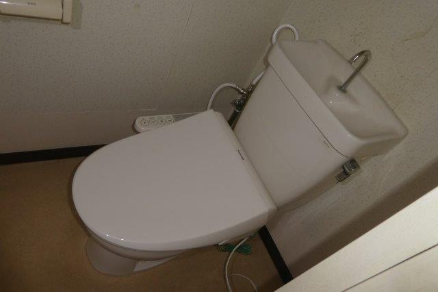 茶屋町エビスコーポのトイレ|ウォシュレット新設します
