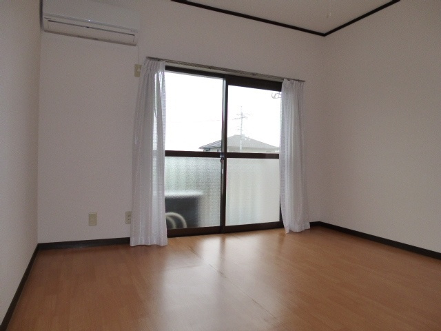 茶屋町エビスコーポの居間・リビング|洋室