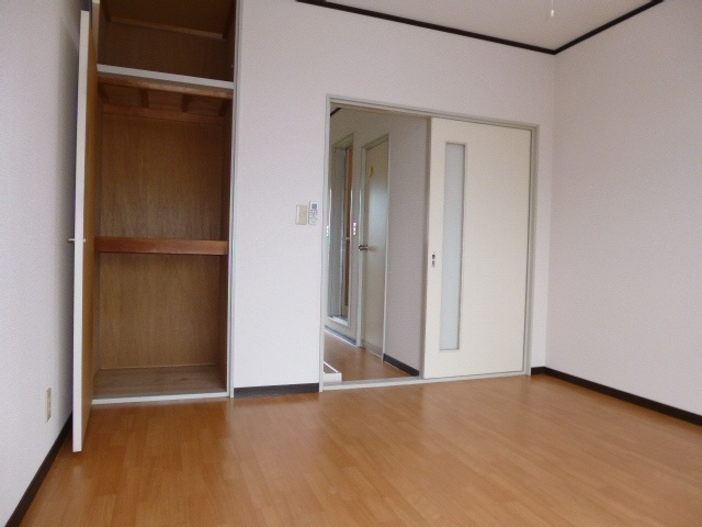 茶屋町エビスコーポの洋室