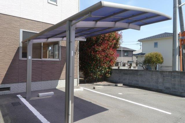 倉敷市平田のタウンの駐車場|屋根付き１台分