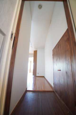 宇津木アパートの玄関