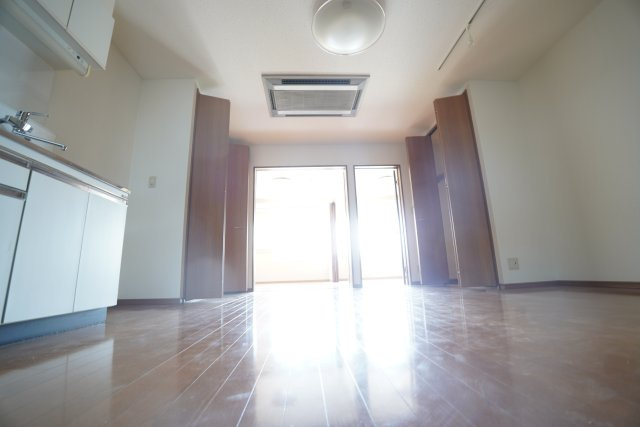 宇津木アパートの居間・リビング