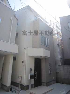 【外観】 | 北区滝野川5丁目新築戸建てＤ号棟 | 北向きですので、外側は陽は当たっておりませんが、室内は陽が入っております。