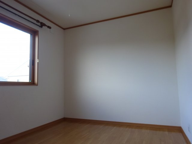 ヴァロリス向中野の洋室