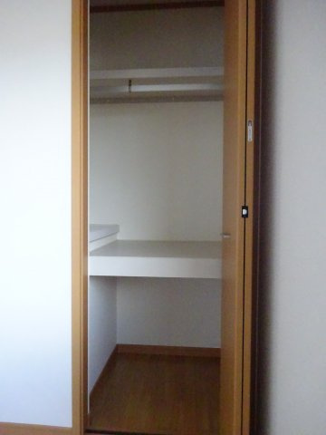 ヴァロリス向中野の収納