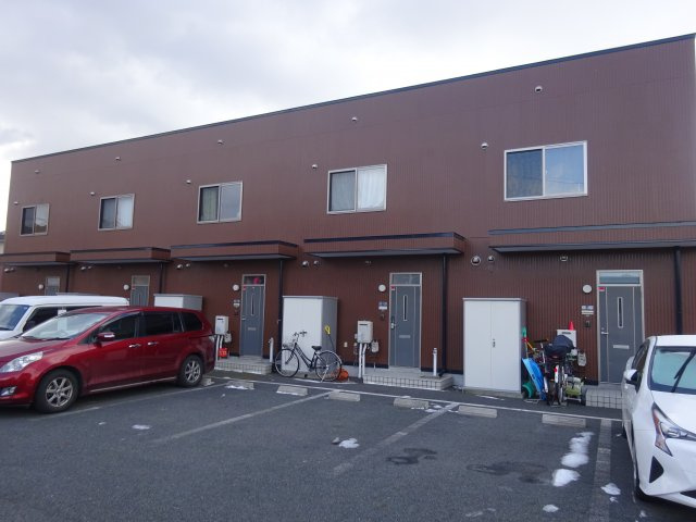 ヴァロリス向中野の駐車場