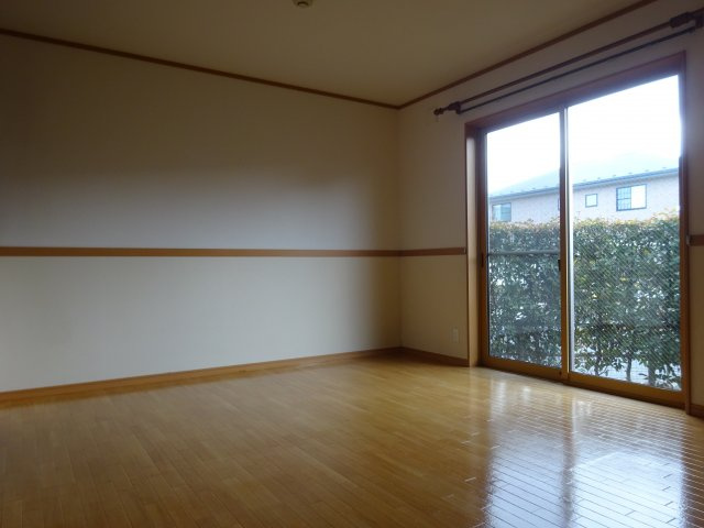 ヴァロリス向中野の居間・リビング