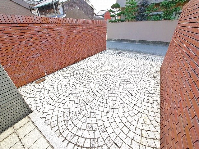 福智院戸建の駐車場