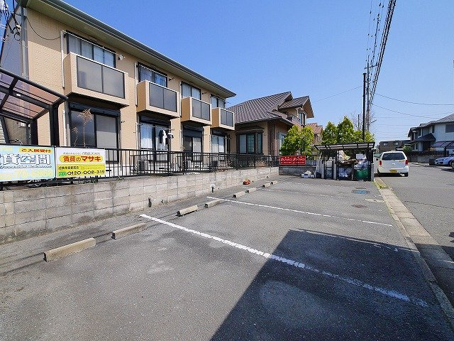 ルミエール（木津川）の駐車場|駐車場完備です