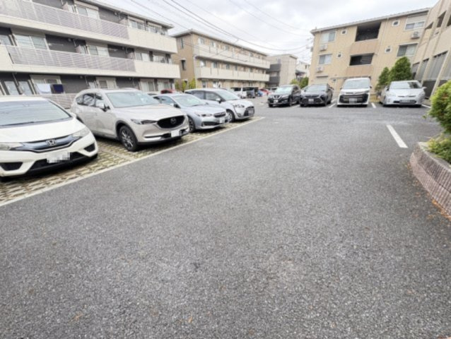 エスポワール ソレーユの駐車場