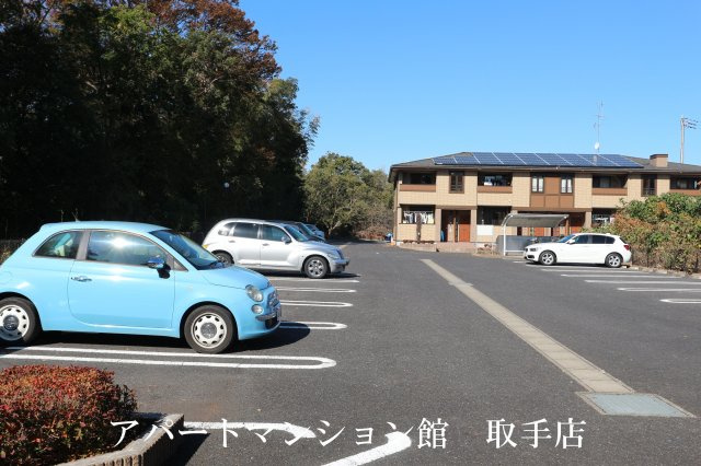 パーク・ヒルズ利根参番館の駐車場