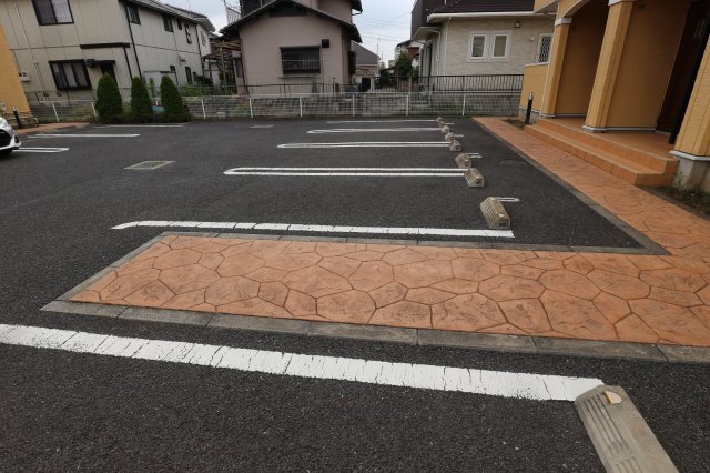 サンローザ・ヴィラBの駐車場