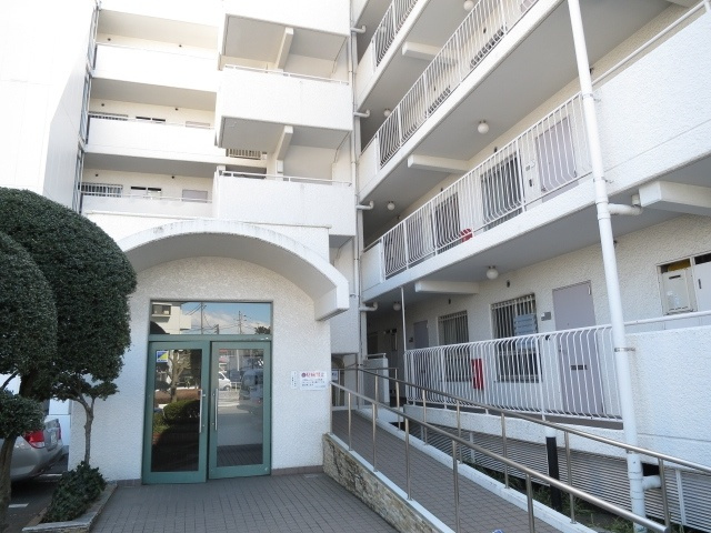 久米川ハウスのエントランス
