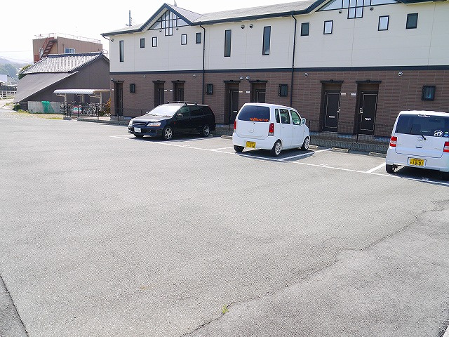 クレストールガーデンKの駐車場|駐車場に車を止められます