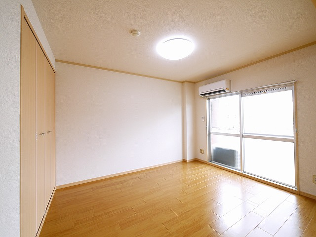 ライフ・イックスのキッチン|こまごまとしたものを収納できそうですね