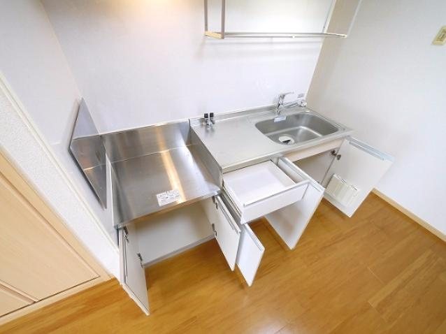 ライフ・イックスの収納|コンパクトなキッチンで掃除もラクラク