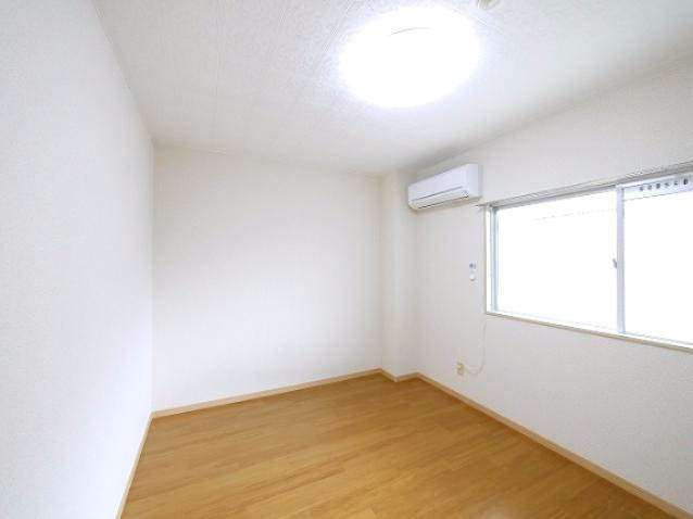 ライフ・イックスの洋室|ゆったりした洋室です