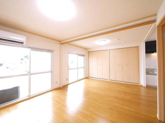 ライフ・イックスの内装|使いやすいリビングです