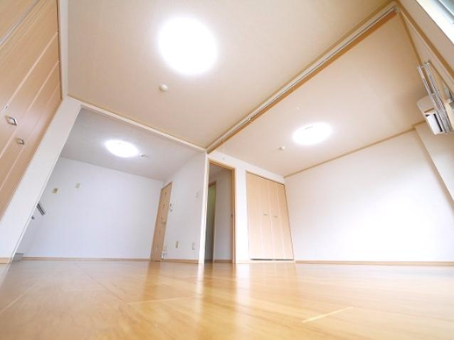 ライフ・イックスの寝室|落ち着いた色調の洋室です