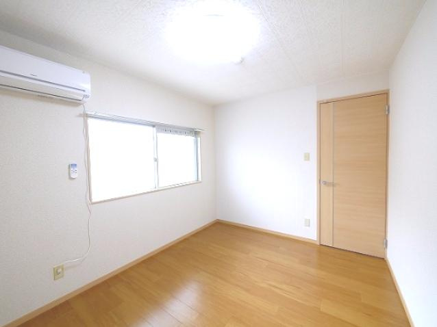 ライフ・イックスの寝室|落ち着いた色調の洋室です