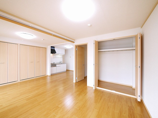 ライフ・イックスの洋室|ゆったりとした居間です