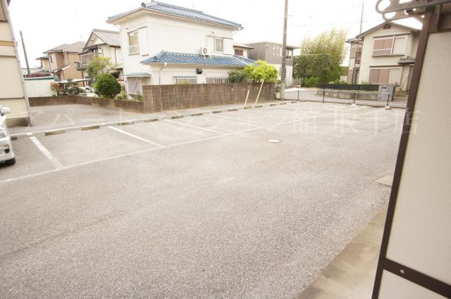 ノースリーフ一番館の駐車場