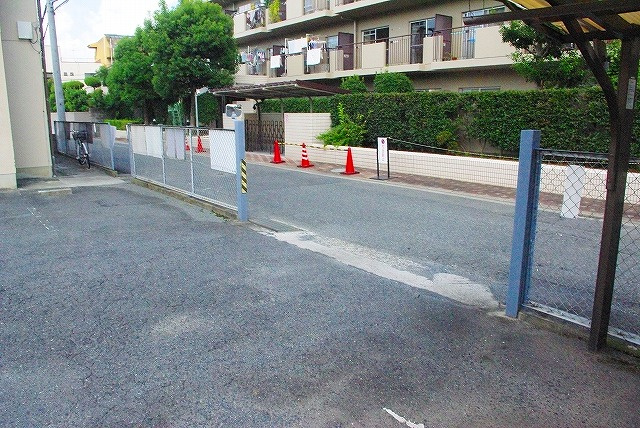 芝辻二モータープールの外観