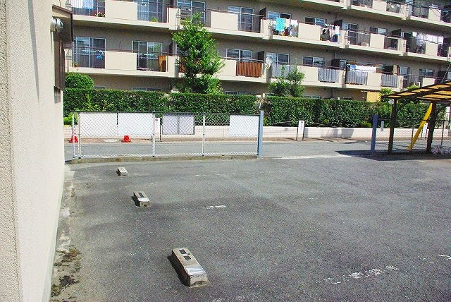 芝辻二モータープールの外観