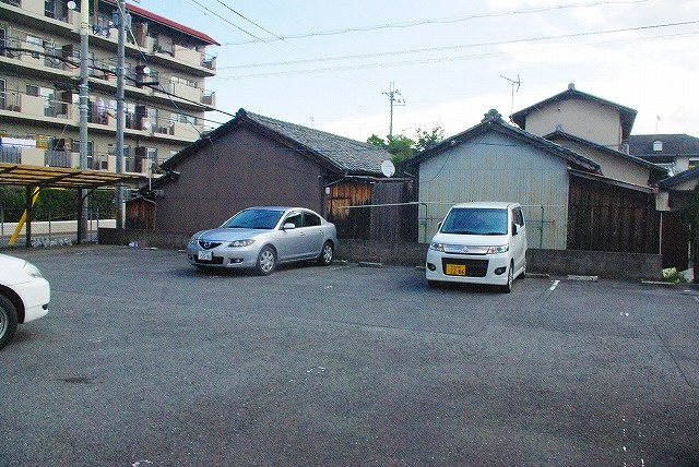 芝辻二モータープールの外観