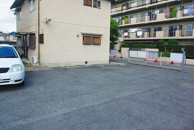 芝辻二モータープールの外観