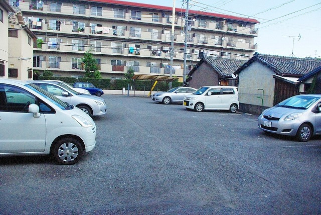 芝辻二モータープールの外観